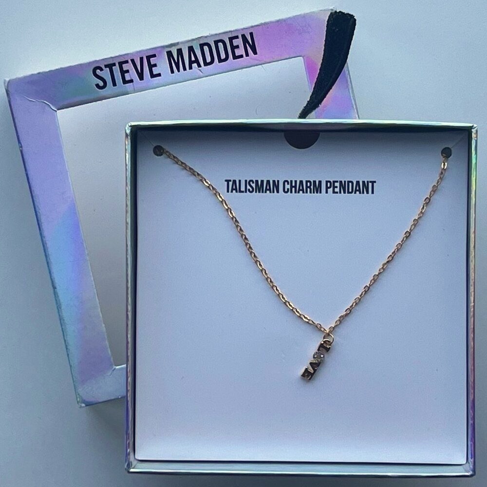 Steve Madden Love Pendant Chain Necklace Gold Tone